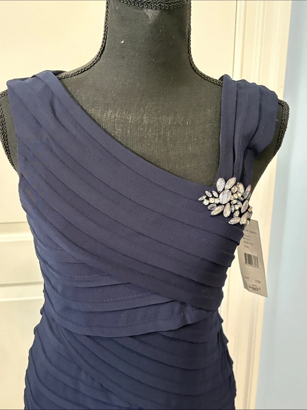 Jessica Howard Navy Embellished Ruched Cocktail Dress with Rhinestone Brooch - Picture 4 of 10